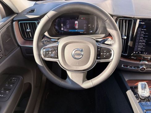 Certified 2023 Volvo XC60 B5 Ultimate image 19
