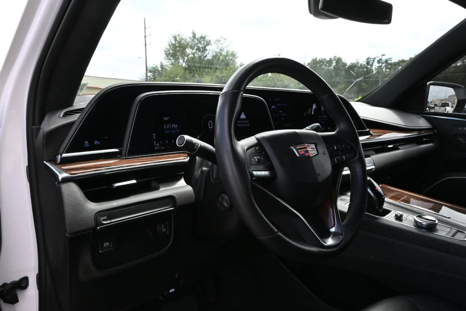 Used 2024 Cadillac Escalade Luxury RWD image 16