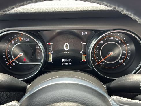 Used 2023 Jeep Gladiator Rubicon w/ Cold Weather Group AWD/4WD image 32
