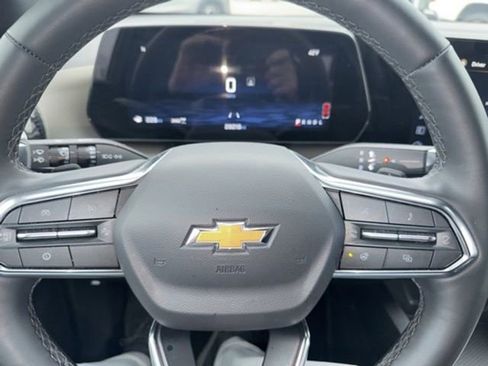 Certified 2025 Chevrolet Equinox LT w/ Convenience Package II image 8