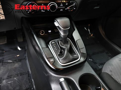 Used 2025 Kia Soul LX w/ LX Technology Package FWD image 13