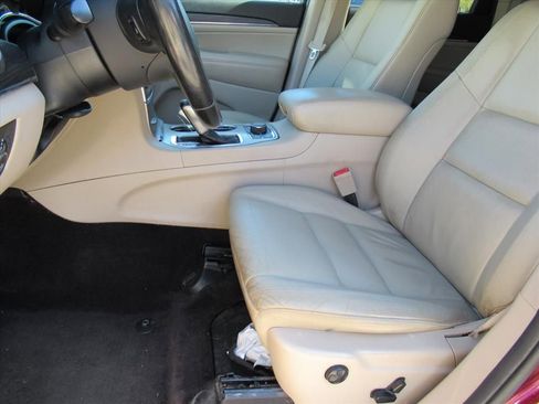 Used 2019 Jeep Grand Cherokee Limited image 17