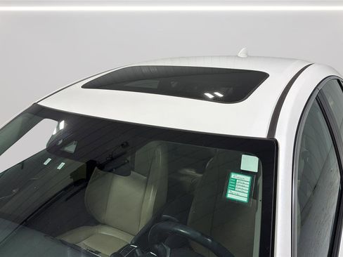 Used 2016 Honda Civic Touring image 10