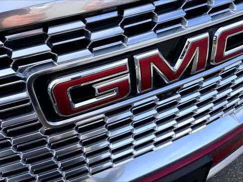 Used 2024 GMC Yukon XL Denali w/ Advanced Technology Package image 32