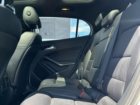 Used 2017 Mercedes-Benz GLA 250 4MATIC w/ Premium Package image 12