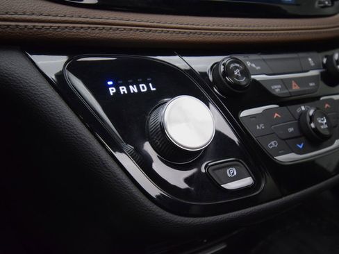 Used 2017 Chrysler Pacifica Limited FWD image 29
