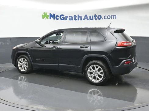 Used 2014 Jeep Cherokee Sport image 18