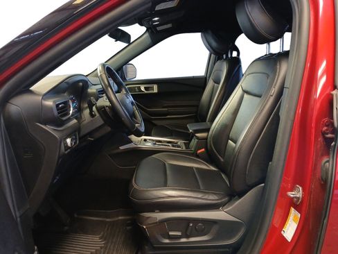 Used 2020 Ford Explorer XLT w/ Equipment Group 202A image 9