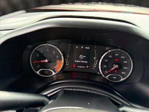 Used 2015 Jeep Renegade Latitude w/ Popular Equipment Group FWD image 19