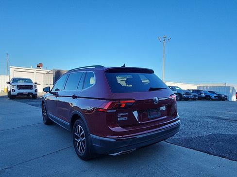 Used 2021 Volkswagen Tiguan SE w/ Panoramic Sunroof Package AWD/4WD image 3