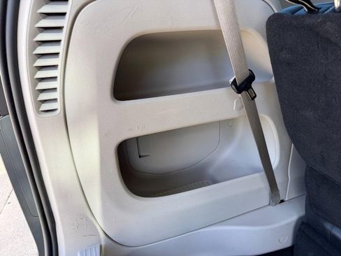 Used 2023 Chrysler Pacifica Touring-L FWD image 14