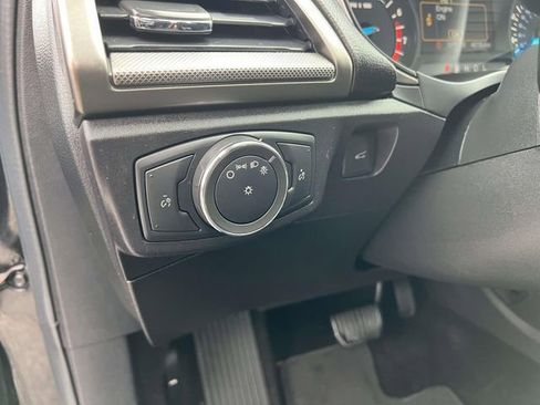 Used 2017 Ford Fusion SE FWD image 10
