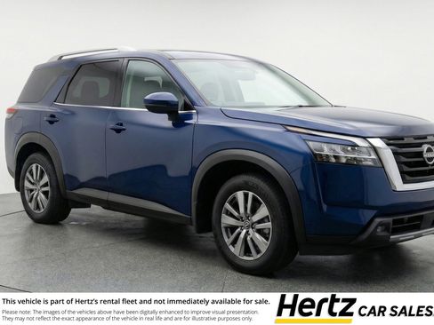 Used 2025 Nissan Pathfinder SV image 1