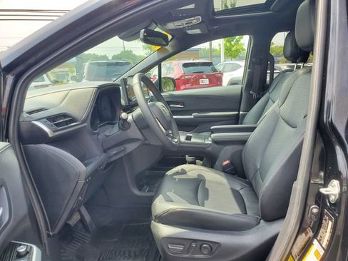 Used 2025 Toyota Sienna XLE Woodland Edition AWD/4WD image 20