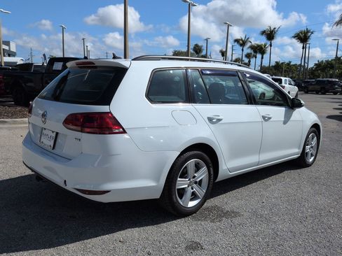 Used 2015 Volkswagen Golf TDI S FWD image 5