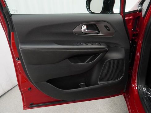 New 2026 Chrysler Pacifica Select image 28