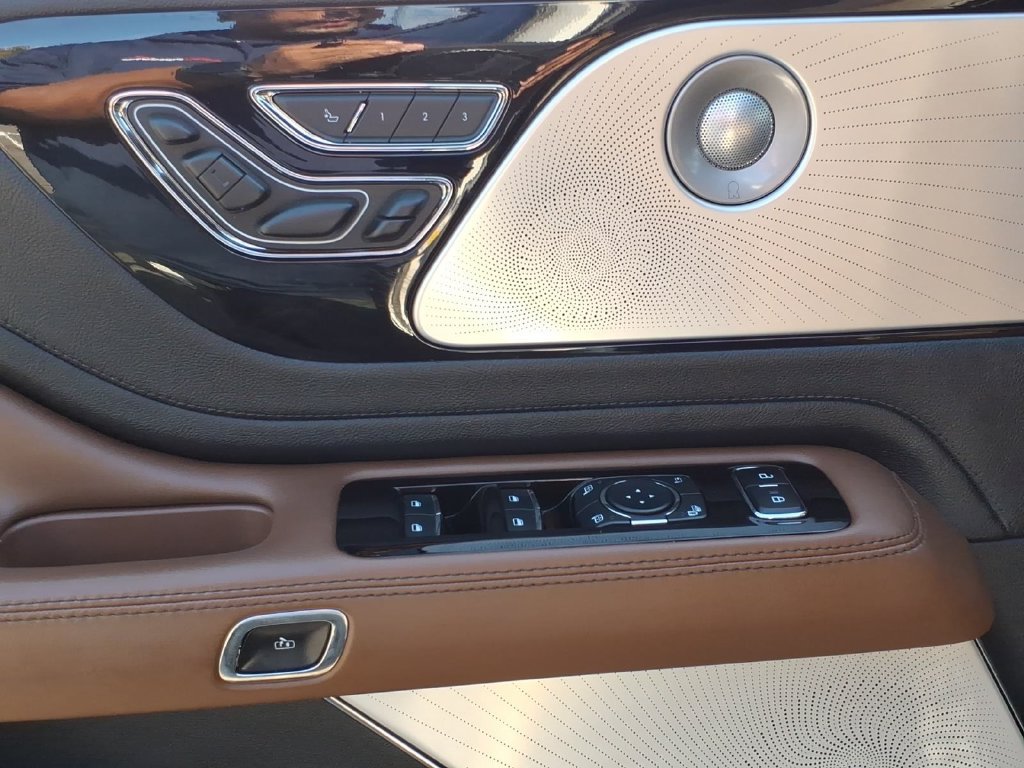 Used 2023 Lincoln Aviator Reserve w/ Equipment Group 201A AWD/4WD image 20