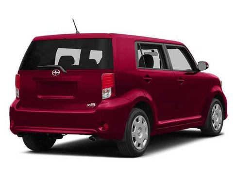 Used 2014 Scion xB FWD image 2