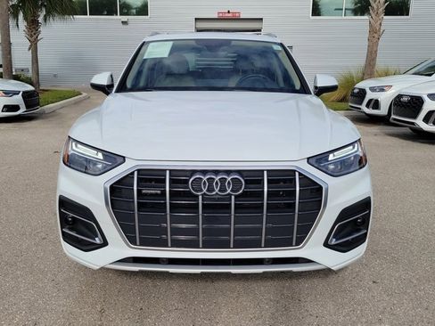 Certified 2025 Audi Q5 2.0T Premium Plus image 3