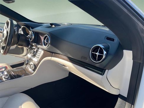 Used 2015 Mercedes-Benz SL 63 AMG image 28