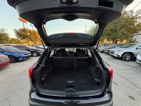 Used 2019 Nissan Rogue Sport SV image 10