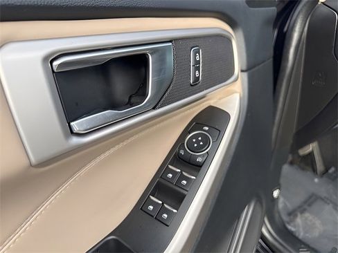 Used 2023 Ford Explorer XLT w/ Equipment Group 202A image 10