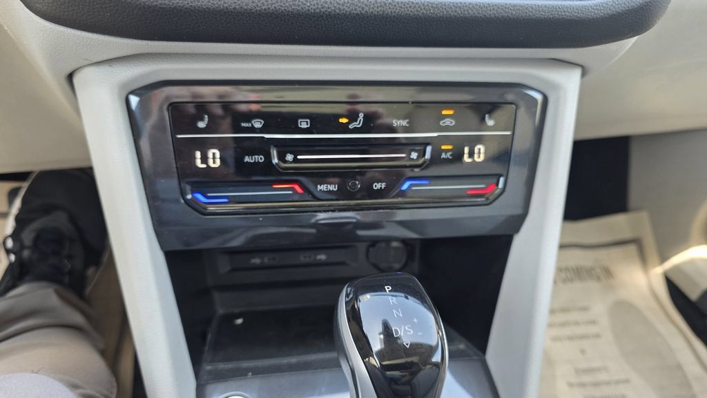 Used 2024 Volkswagen Tiguan SE FWD image 21