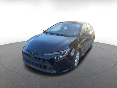 Used 2025 Toyota Corolla LE image 3