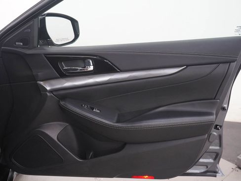 Used 2023 Nissan Maxima SL FWD image 9