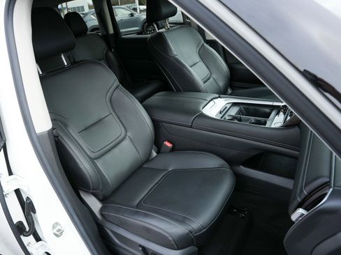 Used 2025 Nissan Armada SV image 44