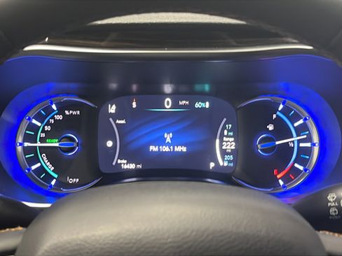 Used 2023 Chrysler Pacifica Pinnacle FWD image 18