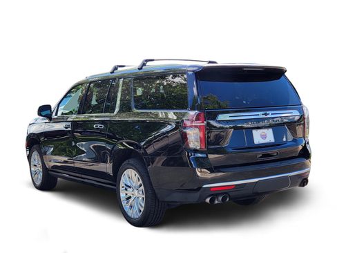 Used 2023 Chevrolet Suburban High Country AWD/4WD image 3