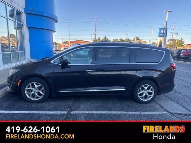 Used 2017 Chrysler Pacifica Touring-L Plus w/ Tire & Wheel Group FWD image 1