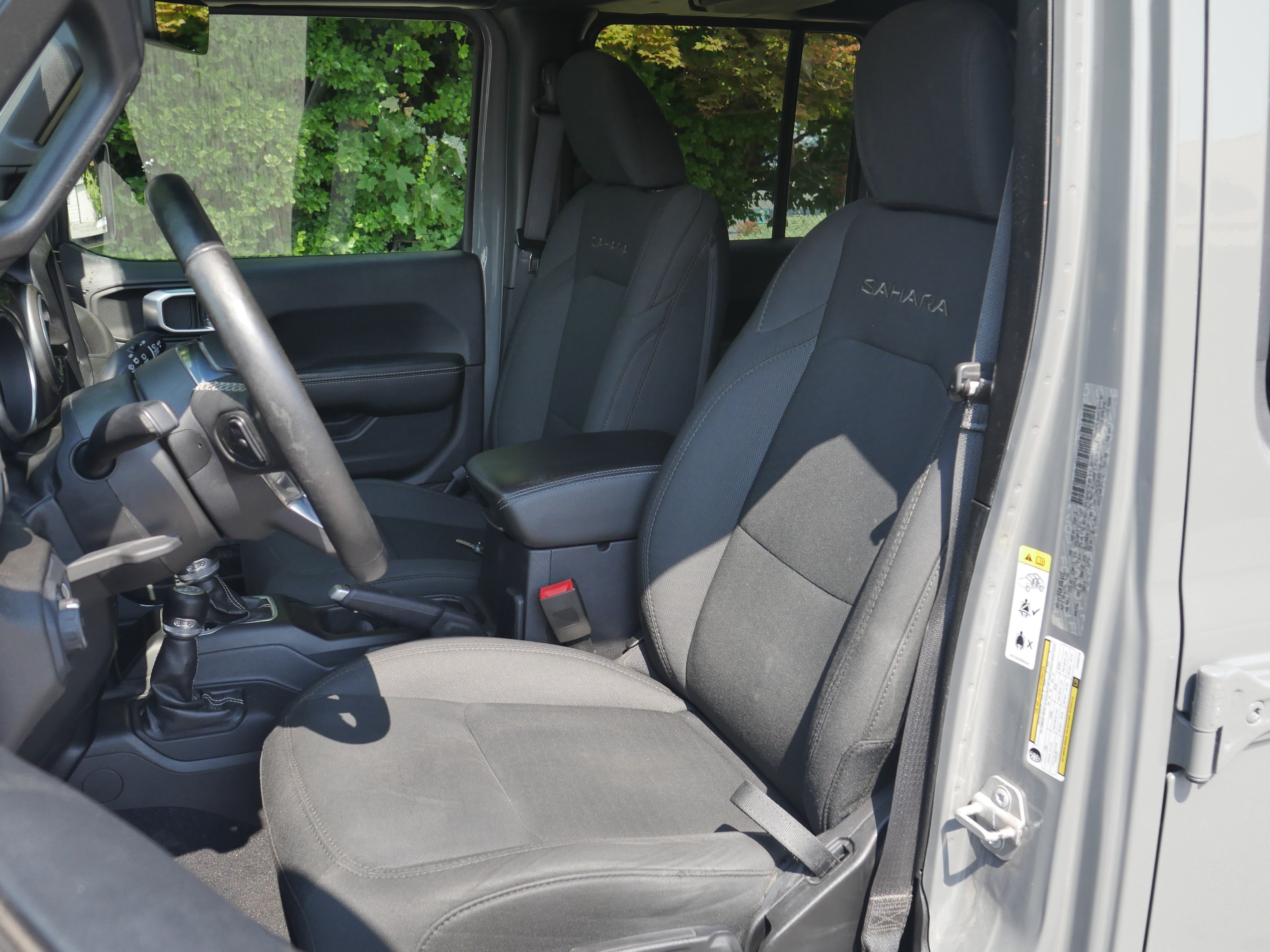Used 2018 Jeep Wrangler Unlimited Sahara AWD/4WD image 31