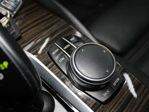 Used 2017 BMW 530i xDrive image 15