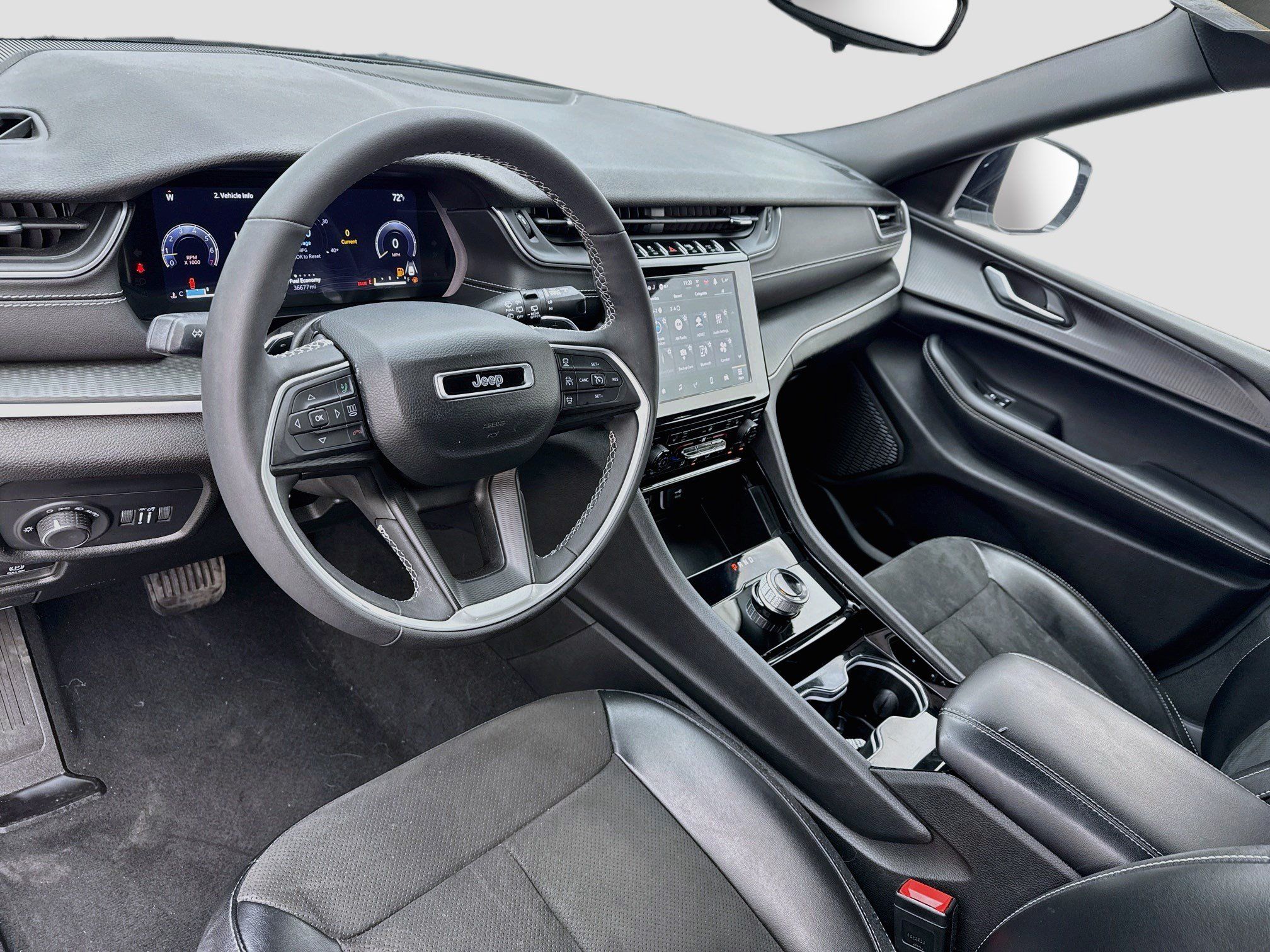Used 2023 Jeep Grand Cherokee L Laredo RWD image 7