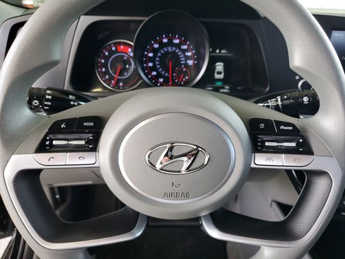 Used 2023 Hyundai Elantra SEL image 21