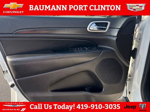 Used 2018 Jeep Grand Cherokee Laredo AWD/4WD image 10