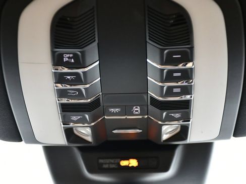 Certified 2023 Porsche Macan S AWD/4WD image 18