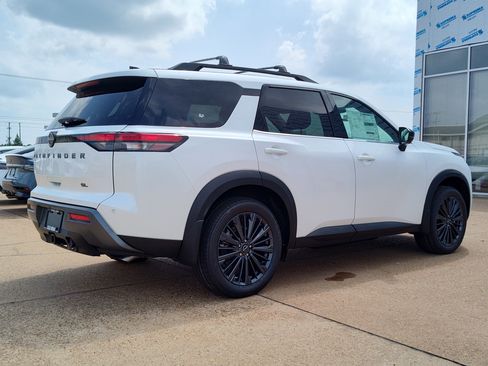 New 2026 Nissan Pathfinder SL w/ SL Premium Package FWD image 5