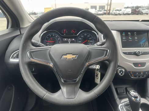 Used 2018 Chevrolet Cruze LS image 14
