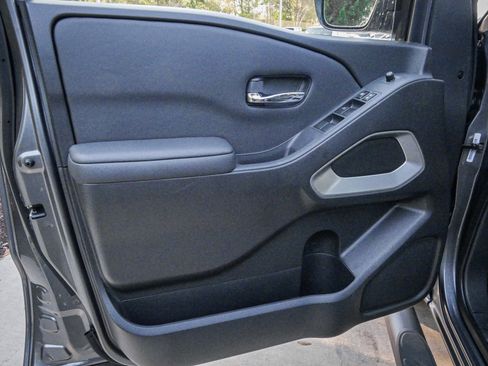 Used 2023 Nissan Frontier SV w/ SV Convenience Package image 14