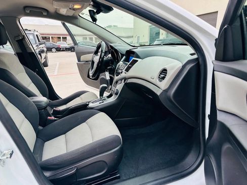 Used 2016 Chevrolet Cruze LS image 18