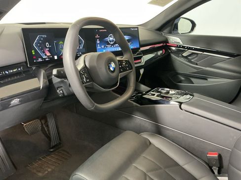 Certified 2025 BMW 530i w/ Premium Package RWD image 22