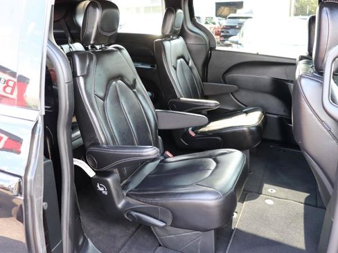 Used 2026 Chrysler Pacifica Select FWD image 15