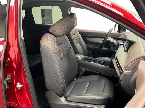 Certified 2025 Nissan Murano Platinum w/ Cargo Package image 6