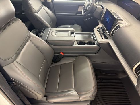 Certified 2025 Ford Expedition Active AWD/4WD image 23