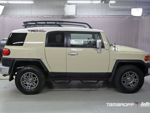 Used 2008 Toyota FJ Cruiser 4WD image 12