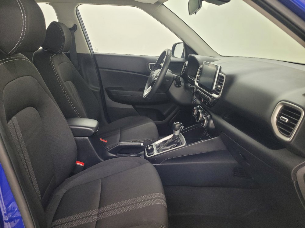 Used 2025 Hyundai Venue SEL FWD image 21