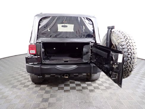 Used 2014 Jeep Wrangler Rubicon w/ Power Convenience Group AWD/4WD image 15